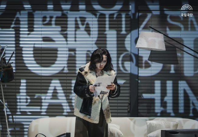 〈세일즈맨의 죽음〉, 〈그의 어머니〉 부성(父性)과 모성(母性), 몸부림치다 5 〈그의 어머니〉(2025) 공연 사진